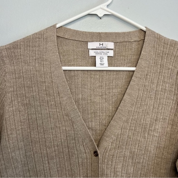 Halston Extra Fine Merino Wool V Neck Button Up Cardigan Gray Sz S Ribbed Norm - Picture 3 of 9